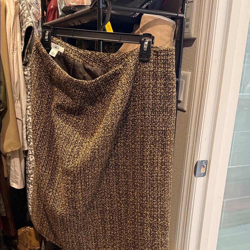 Cato Brown Tweed Pencil Skirt with Subtle Gold Threading - Picture 2 of 5